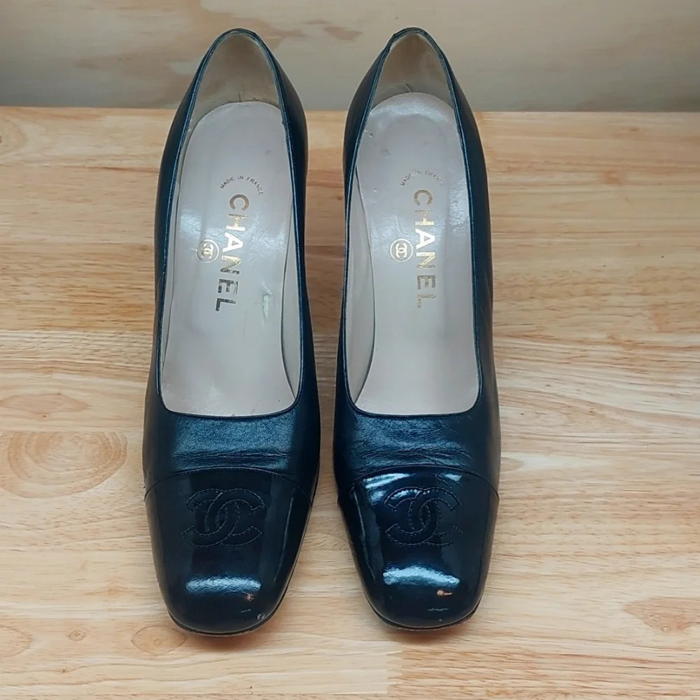 COCO CHANEL Black leather/patent Block heels CC logo EU 37 US 6.5-7 READ⬇️ - Picture 2 of 15